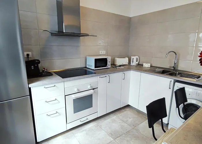 El Bomboncito, A Un Tiro De La Playa!